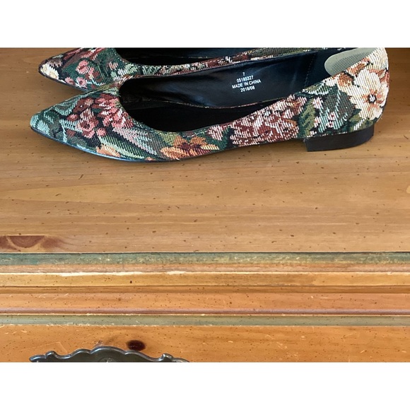 ASOS women’s Tapestry flat shoe, marked size 7, fits like size 9. Worn one time. - Picture 8 of 8